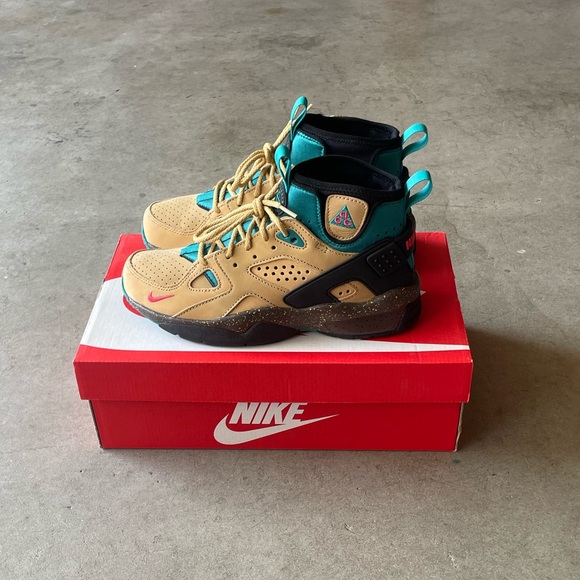 NWT Nike ACG Air Mowabb 2021 Releases Twine/Fusion Red/Club Sneakers 8 Womens - Picture 1 of 4